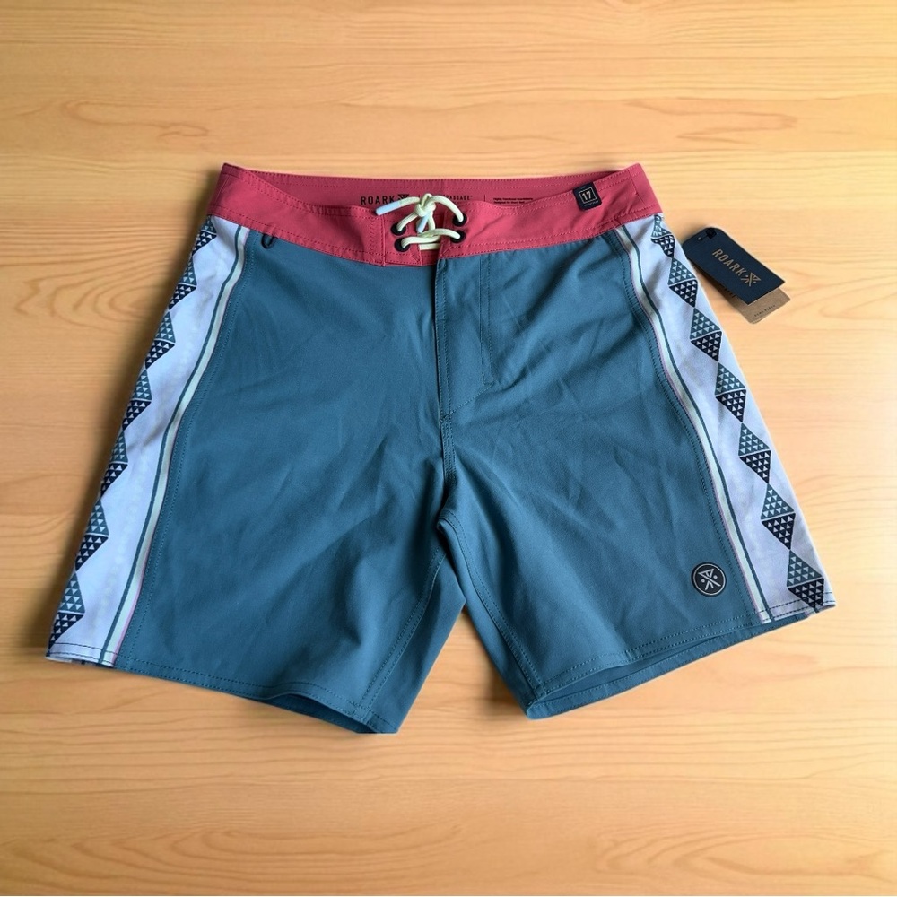 Roark Men’s Shorts Boardshoerts Size 28 Hydro Blue 17” Outseam NWT